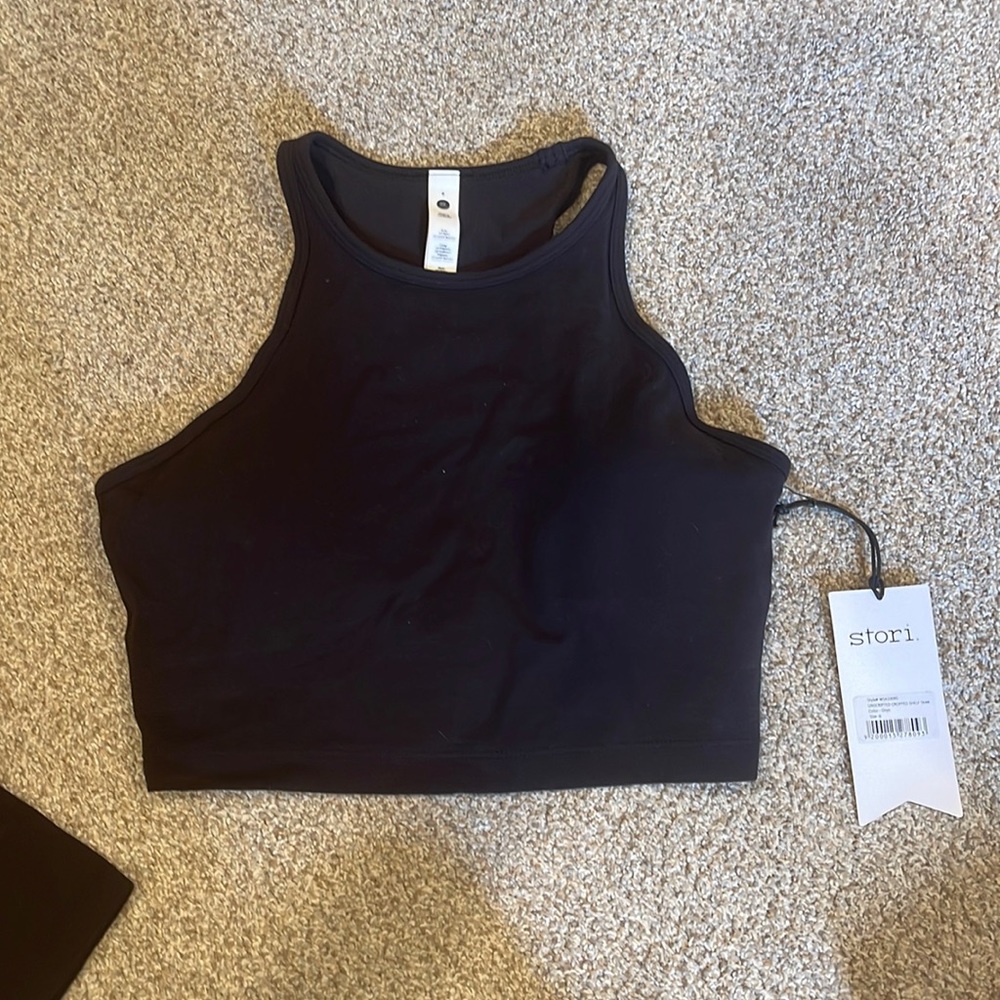 Stori unscripted cropped shelf tank onyx size 6